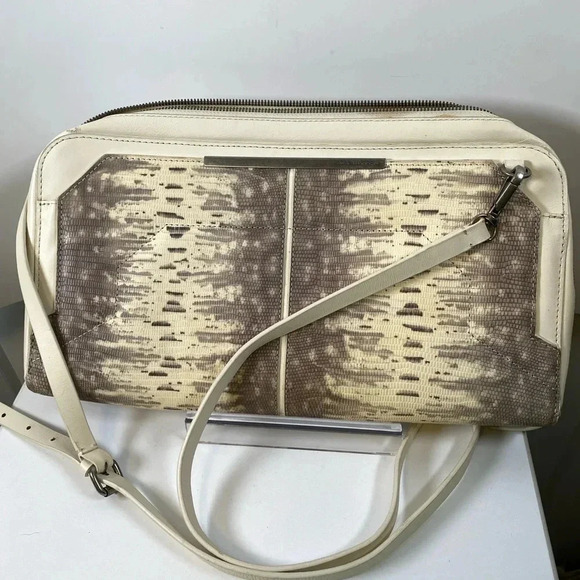 💚 BCBGMaxAzria | Crossbody should bag clutch - python print - Picture 1 of 8